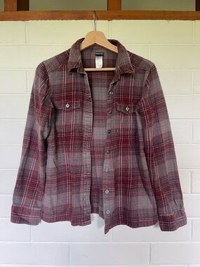 Patagonia button down flannel women’s size 4